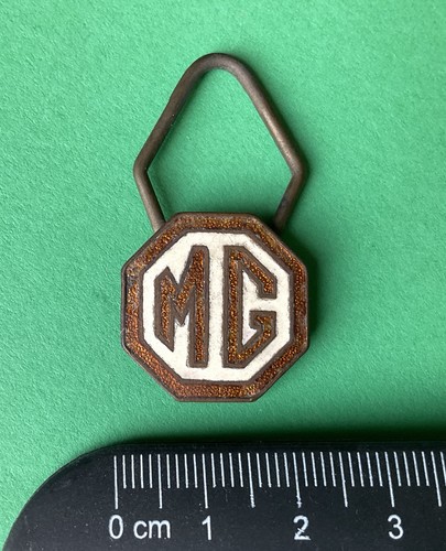 Vintage enamel key fob - mg,