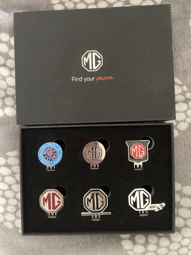 Pin badge set - mg,
