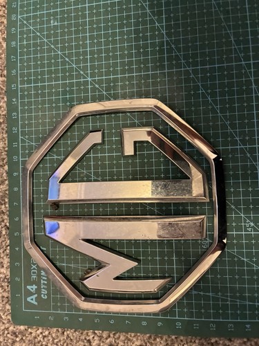 Front bumper badge 1z - mg,